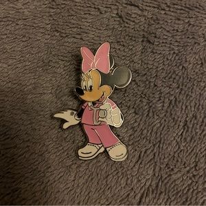 Minnie mouse pin